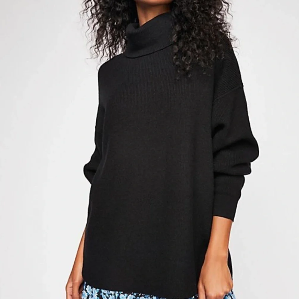Free People  Softly Structured Tunic Sweater in Black